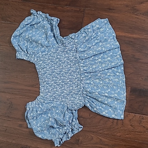 Old Navy blue top with embroidered floral pattern with puff sleeves size Large - Picture 3 of 7